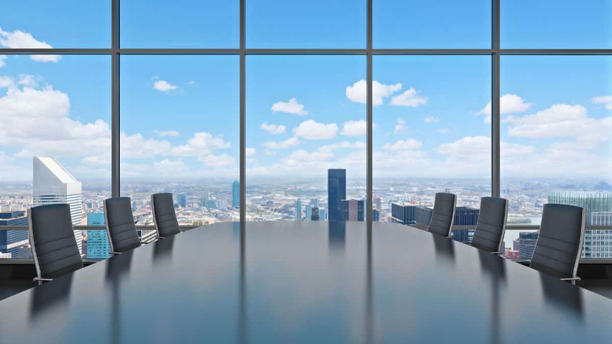 salle de réunion vue panoramique ville entrepreneur business