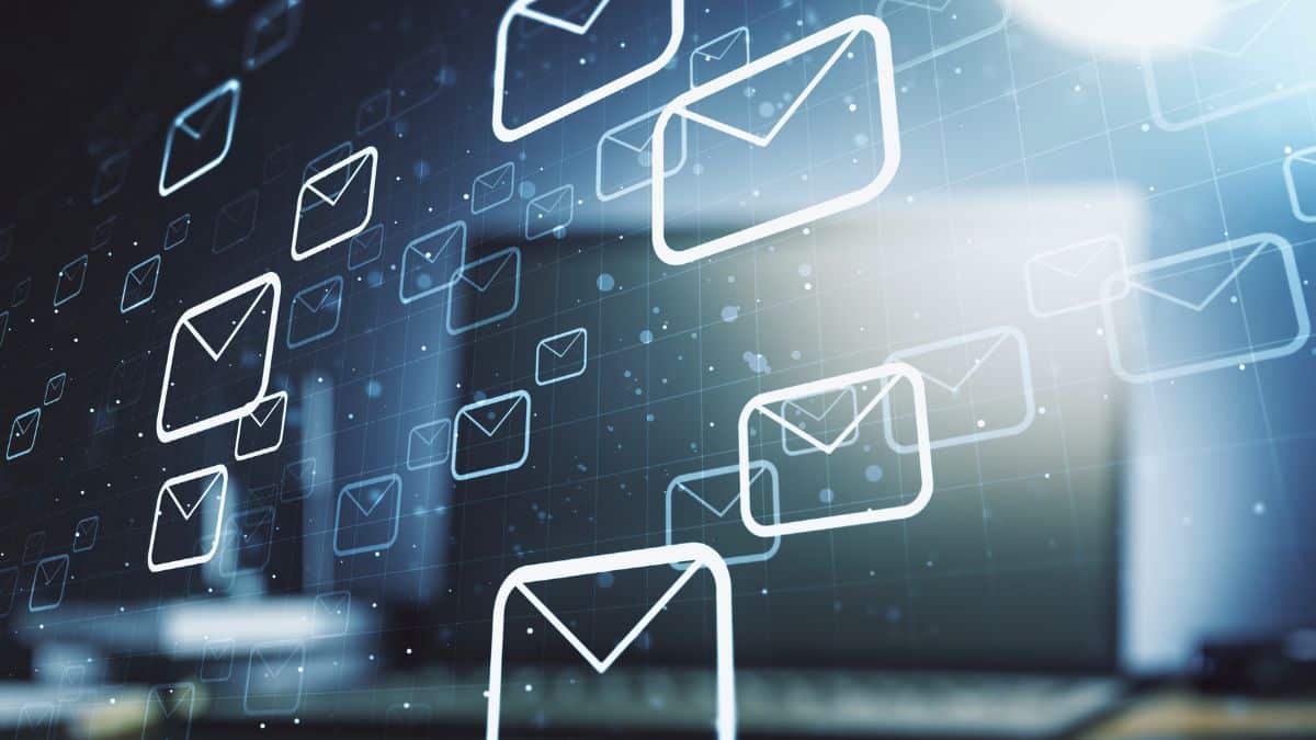 enveloppes numériques flottantes campagne emailing marketing digital